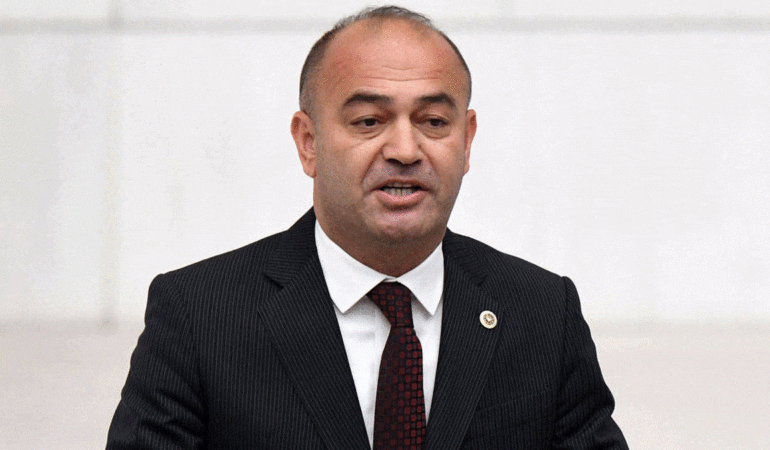Özgür Karabat’tan 2026 bütçesine sert tepki: Bu rakamlar halkın değil, sarayın bütçesi