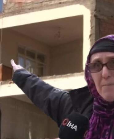 Kentsel dönüşümde akıl almaz görüntü! Yıkılan binanın bitişiğindeki evin duvarı çıkmadı