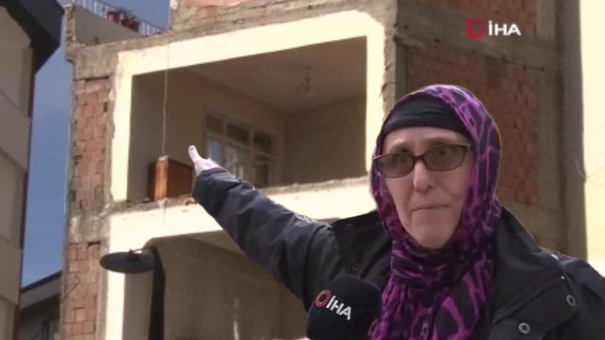 Kentsel dönüşümde akıl almaz görüntü! Yıkılan binanın bitişiğindeki evin duvarı çıkmadı