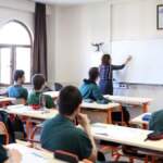 Okullara ‘bilinçli tüketici’ dersi geliyor: Eğitim sistemi yapay zekâ ile dönüşüyor