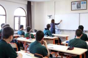 Okullara ‘bilinçli tüketici’ dersi geliyor: Eğitim sistemi yapay zekâ ile dönüşüyor