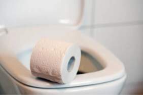 Tuvalet kağıdı nereye atılır? Tuvalete mi, çöp kovasına mı? Sosyal medya tartışmasını tesisat ustaları noktaladı!