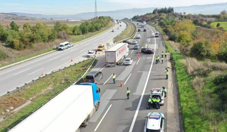 Anadolu Otoyolu’nda kaza: 1 ölü, 4 yaralı