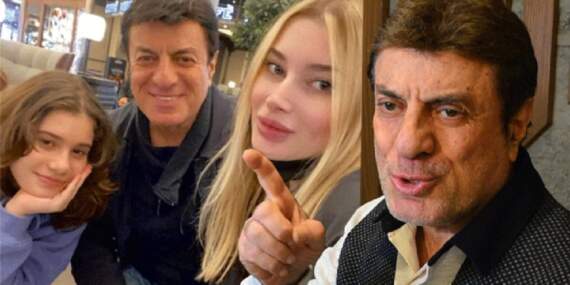 Arabesk müziğin ustası bu kez kızlarıyla gündemde! Güzellikleri herkesi hayran bıraktı