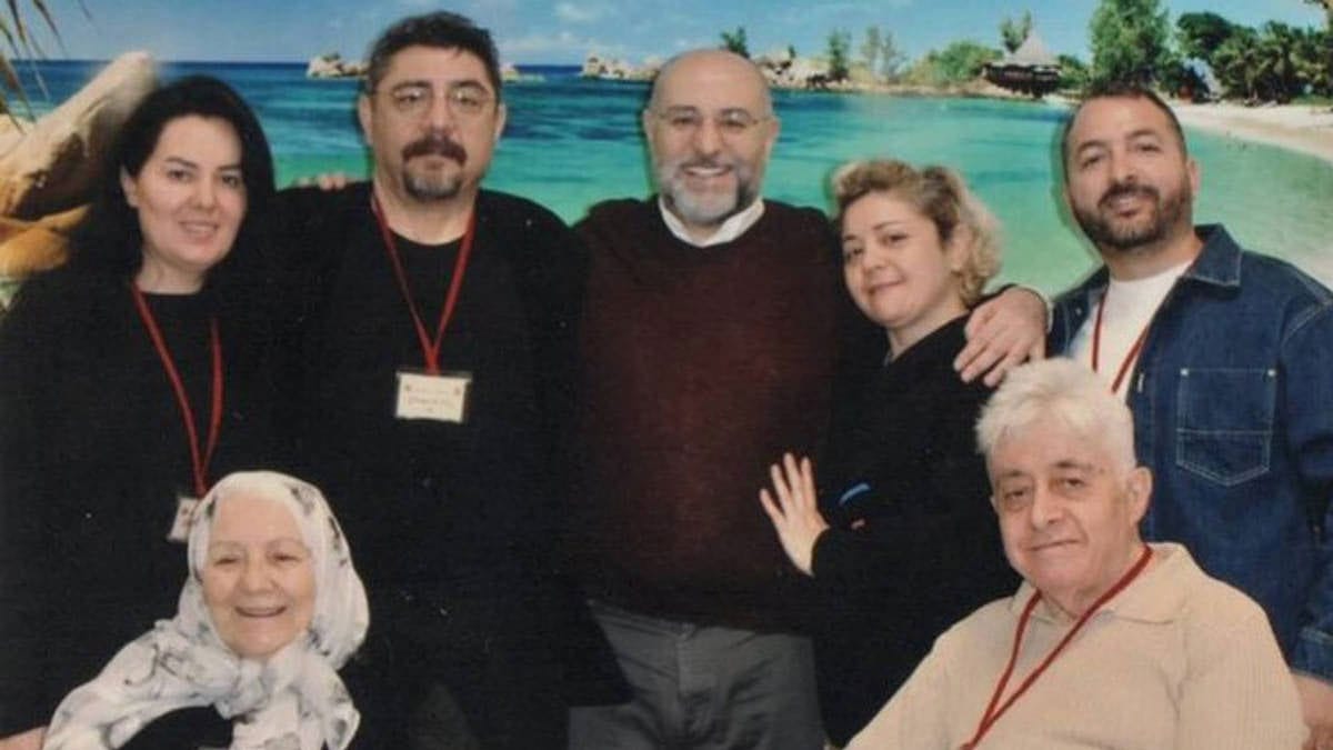 Buğra Gökçe’den Aile Bakanlığı’na cezaevinden fotoğraf: ‘Biz aile yılında böyle bir fotoğrafa sahibiz’