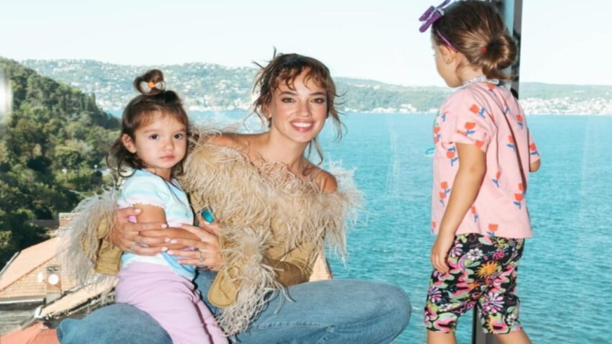 Seda Bakan, “Gelin Takımı 2” filminde çocuklarının bakıcısını oynattı! “Acaba gerçek hislerini mi paylaştı bizimle?”