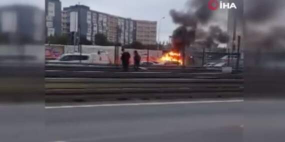E5’te iş makinesi yandı! Trafik kilitlendi
