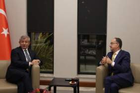 Ahmet Davutoğlu, Arnavutluk Cumhurbaşkanı Begaj ile görüştü
