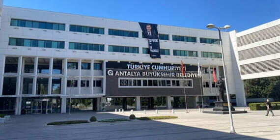 Antalya Büyükşehir Belediyesi’ne rüşvet soruşturması: 2 kişi tutuklandı