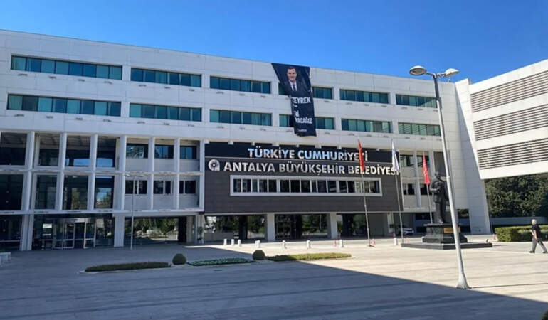 Antalya Büyükşehir Belediyesi’ne rüşvet soruşturması: 2 kişi tutuklandı