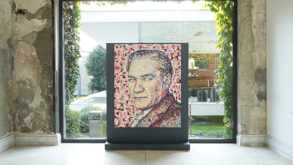 Sanatçı Deniz Sağdıç’tan Atatürk’ü Anma Günü’ne özel ileri dönüşüm portresi