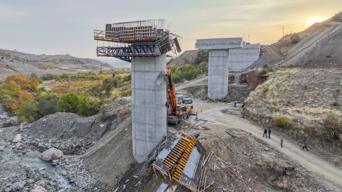 Diyarbakır’da viyadük çökmesiyle 4 işçi hayatını kaybetmişti: Soruşturma kapsamında 4 kişi gözaltına alındı