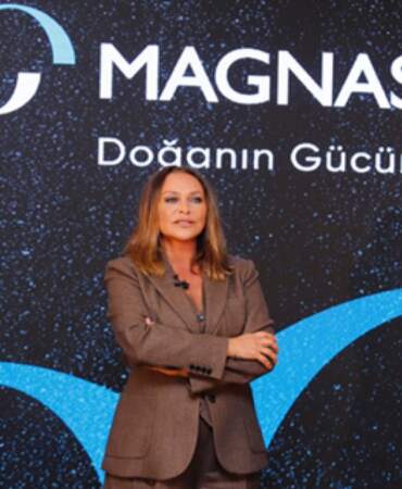 Hülya Avşar dünya çapında bir ilke imza attı! Kardeşi Helin Avşar’a kritik görev