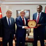 Davutoğlu, Sudanlı Bakan ve Ankara Büyükelçisi ile görüştü