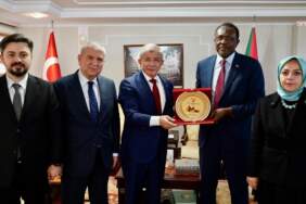 Davutoğlu, Sudanlı Bakan ve Ankara Büyükelçisi ile görüştü