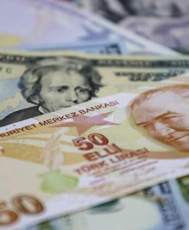 Commerzbank’tan çarpıcı tahmin: Dolar yıl sonunda 44, 2026’da 55 TL olacak