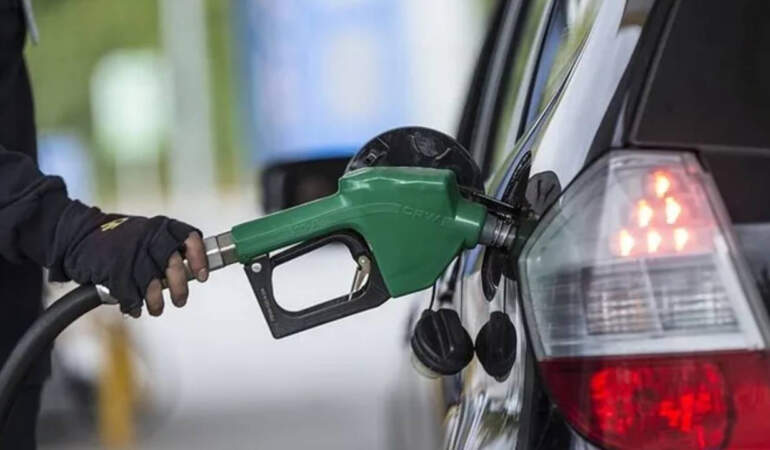 Akaryakıta Gece Yarısı Sürprizi! Benzin ve Motorine Çifte İndirim