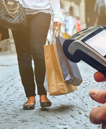 Alışverişte İki Ayrı Fiyat Tarifesi! POS Komisyonu Çıkmaza Döndü! Nakit–Kart Farkı İçin Meclis Alarmda