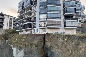 Amasra’da İnşaat Alanında Toprak Kayması! 24 Daire Boşaltıldı, 70 Kişi Tahliye Edildi