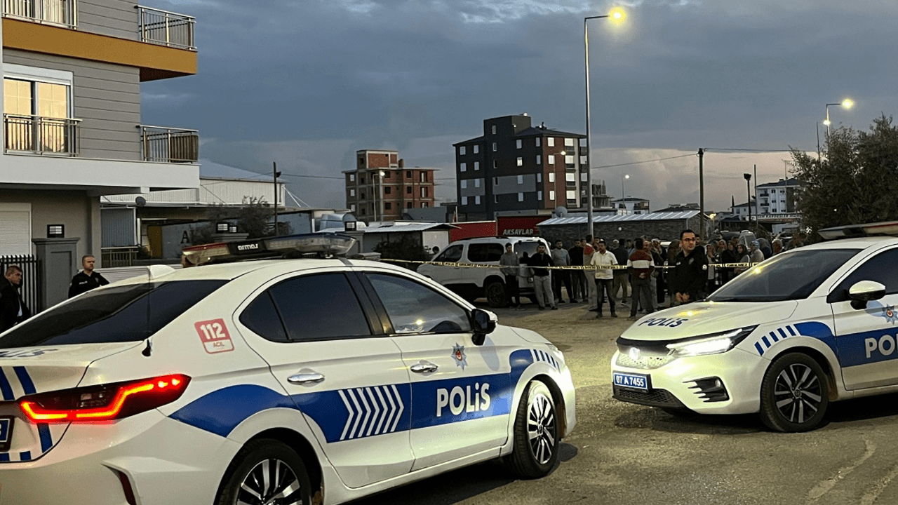 Antalya’da Vahşet! Polis Memuru, Eşini ve 2 Çocuğunu Öldürdü