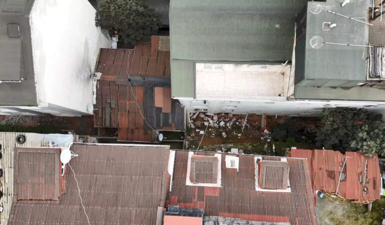 Arnavutköy’de Korku Dolu Anlar! Deprem Oluyor Sandılar, 2 Bina Acilen Boşaltıldı
