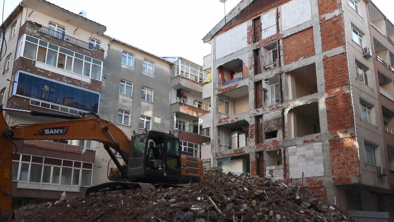 Bahçelievler’de Yıkım Sonrası Şok: Gerçek 38 Yıl Sonra Ortaya Çıktı! Yatak Odaları Sokağa Açıldı