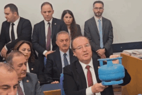 CHP’li Vekilin Boş Tüp Protestosuna Bakan Bayraktar’ın Yanıtı Gündem Oldu: ‘Çünkü Doğal gaz Kullanıyorlar’