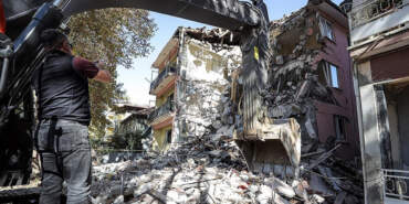 Bakan Kurum Paylaştı: İşte Sındırgı Depreminin Hasar Bilançosu