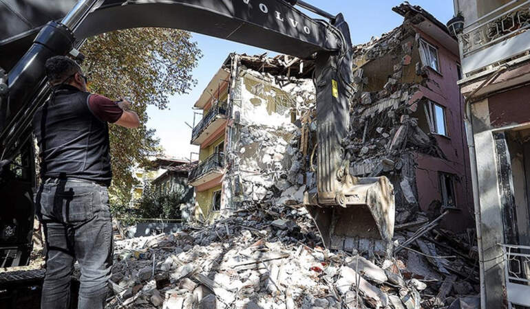 Bakan Kurum Paylaştı: İşte Sındırgı Depreminin Hasar Bilançosu