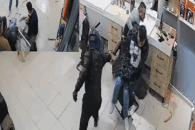 Berber Dükkanına Silahlı Saldırı! Dehşet Anları Kamerada
