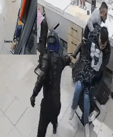 Berber Dükkanına Silahlı Saldırı! Dehşet Anları Kamerada