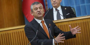 Bir Demirtaş Çıkışı da Özgür Özel’den! ‘Bugünkü Genel Başkan Olarak Özür Diliyorum’