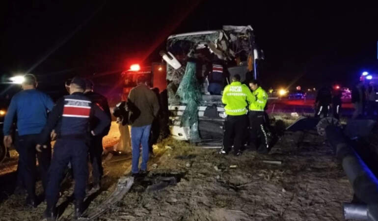 Denizli’de Feci Kaza! Minibüs ile Yolcu Otobüsü Çarpıştı
