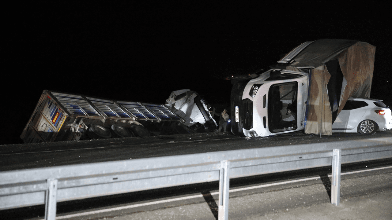 Diyarbakır’da Feci Kaza! Zincirleme Çarpışmada Can Pazarı