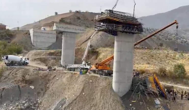 Diyarbakır’da Köprü İnşaatında Facia! Ölü ve Yaralılar Var
