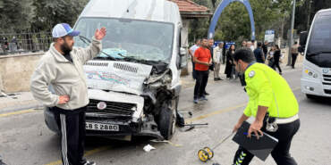 Freni Boşalan Kamyon Öğrenci Servisiyle Çarpıştı: Yaralılar Var