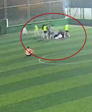 Halı Sahada Korku Dolu Anlar! Bir Anda Nefessiz Kaldı