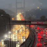 İstanbul’da Yağış Başladı, Trafik Kilitlendi! Araçlar Adım Adım İlerliyor