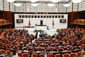 Komisyon İmralı’ya Gidecek mi? Karar Oylaması Öncesi AK Parti ve MHP’den Kritik Zirve
