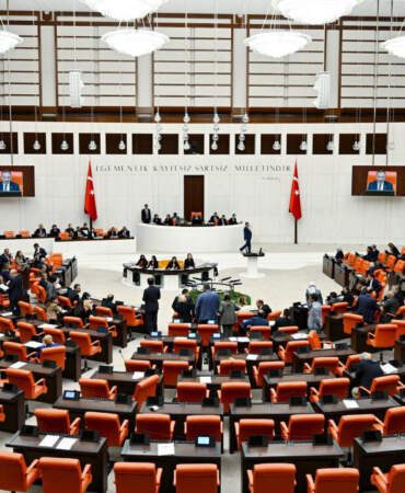 Komisyon İmralı’ya Gidecek mi? Karar Oylaması Öncesi AK Parti ve MHP’den Kritik Zirve