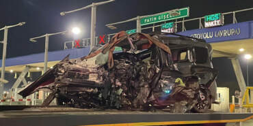 Kuzey Marmara Otoyolu’nda Feci Kaza! Araç Gişelere Çarptı