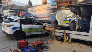 Manisa’da Feci Kaza! Trafik Polisi Aracı Tıra Çarptı! 1 Polis Şehit Oldu, 1 Ağır Yaralı