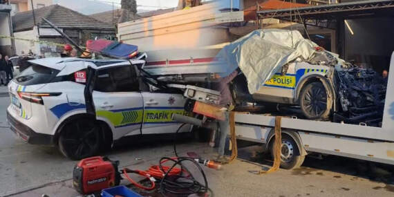 Manisa’da Feci Kaza! Trafik Polisi Aracı Tıra Çarptı! 1 Polis Şehit Oldu, 1 Ağır Yaralı