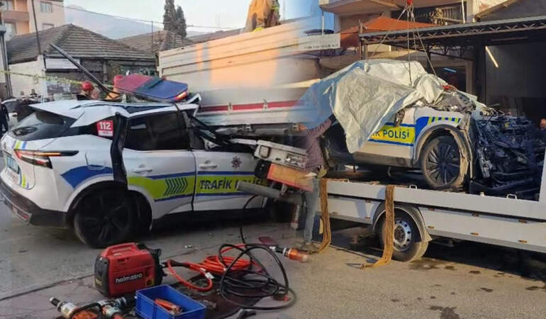 Manisa’da Feci Kaza! Trafik Polisi Aracı Tıra Çarptı! 1 Polis Şehit Oldu, 1 Ağır Yaralı