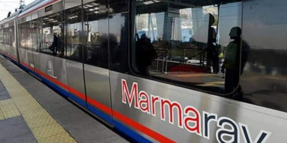 Marmaray’da Dehşet! Bir Yolcu Raylara Atladı