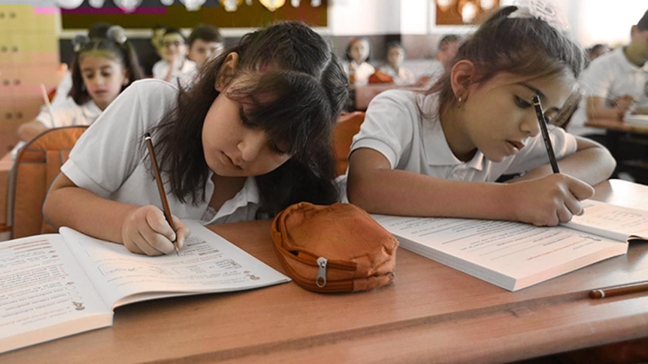 MEB’den Eğitimde Tarihi Değişiklik: Ara Tatil Kalkıyor mu? Bakan Tekin Tarih Verdi