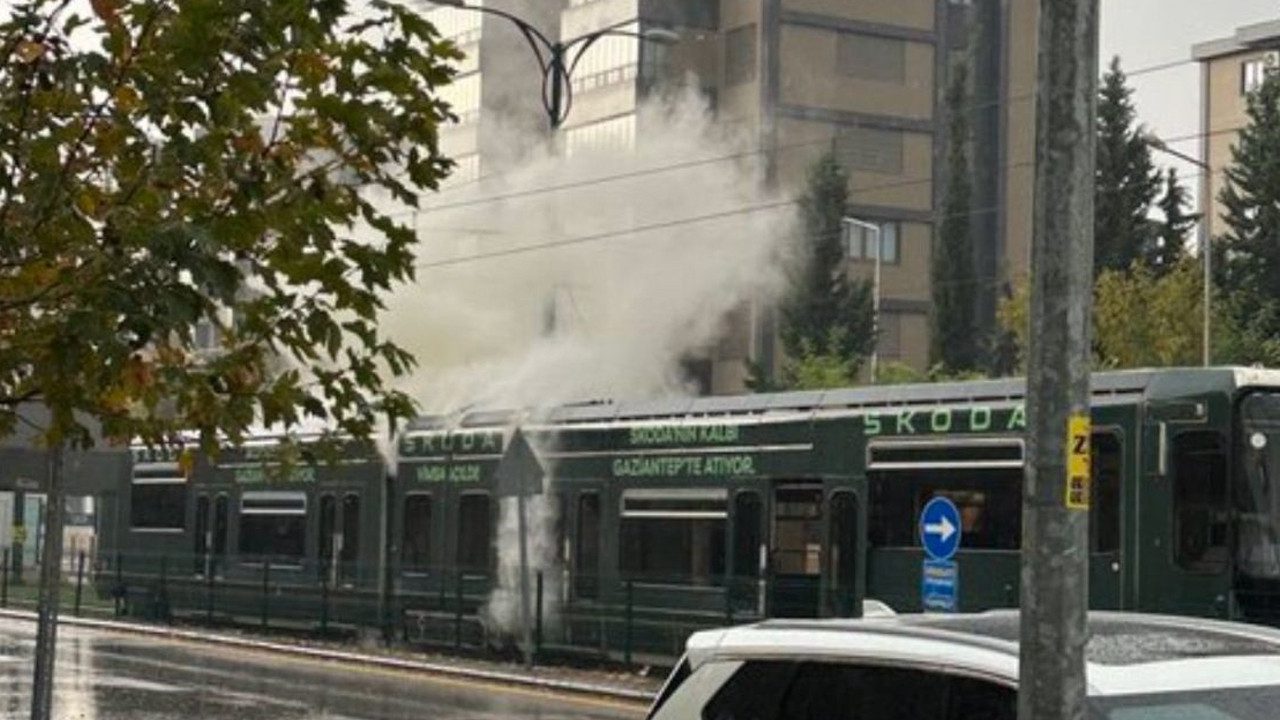 Seyir Halindeki Tramvaya Yıldırım Düştü