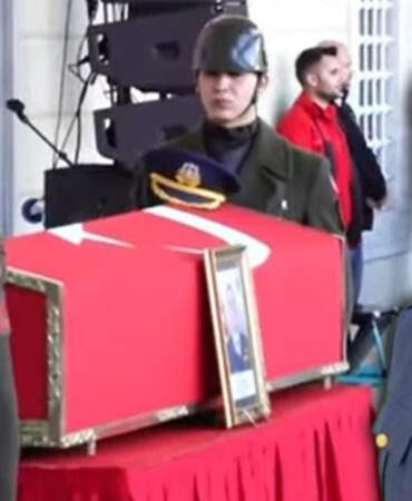 Türkiye Yasta… Şehit Pilot Yarbay Gökhan Korkmaz Son Yolculuğuna Uğurlandı