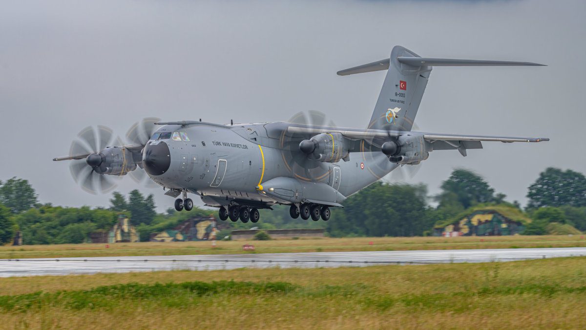 Şehitlerin naaşlarını taşıyan uçak Türkiye’ye doğru yola çıktı
