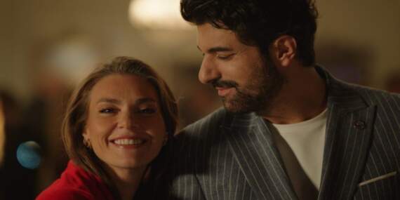 Engin Akyürek ve Aslı Enver’li yapıma müjdeli haber! Enfes Bir Akşam ikinci sezon onayı aldı